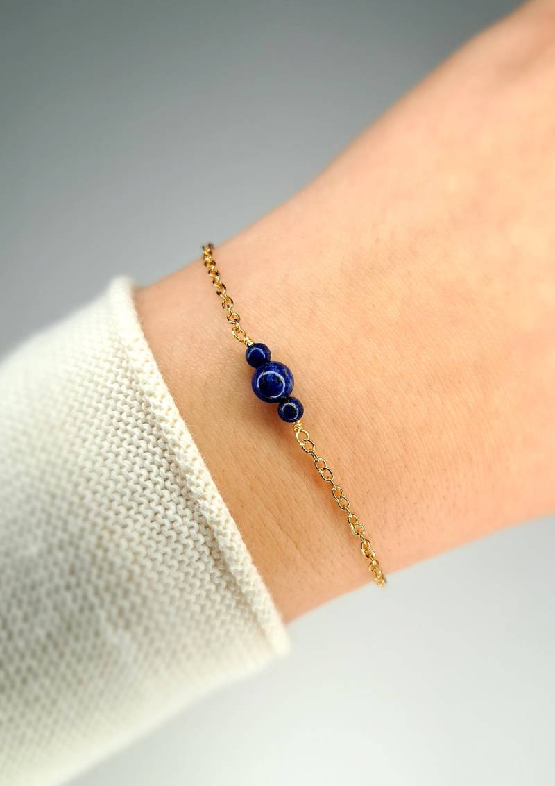 Dezentes, Vergoldetes Lapislazuli-Armband von GemsJewelsbyAnni