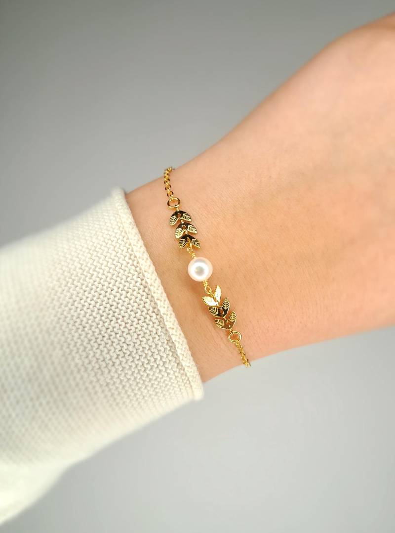 Filigranes, Vergoldetes Süßwasserperlen-Armband von GemsJewelsbyAnni