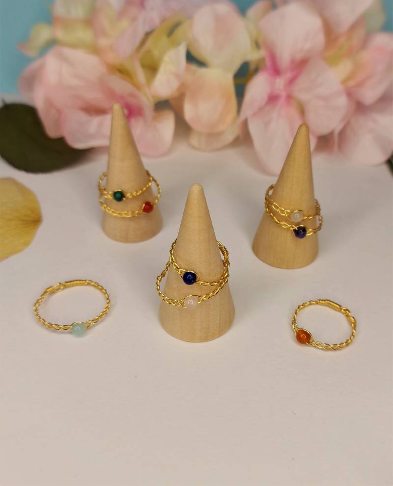 Vergoldete Flechtringe Mit Einer Edelsteinperle von GemsJewelsbyAnni