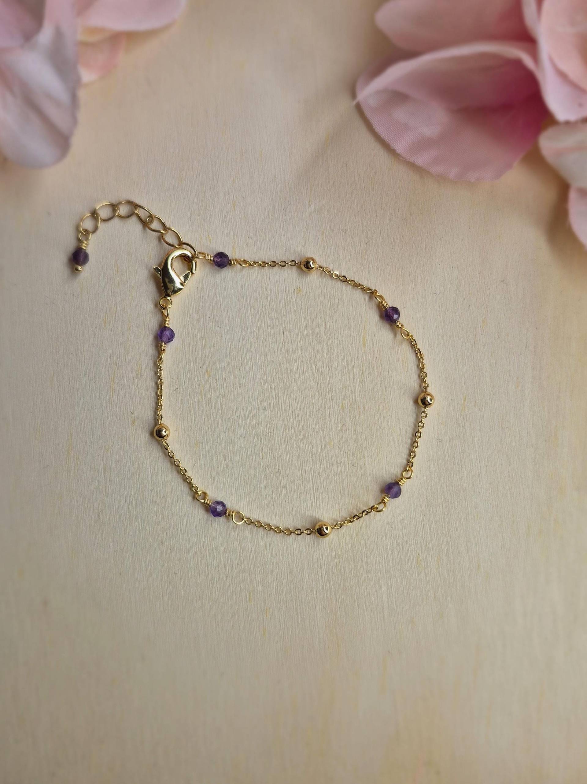 Vergoldetes, Dezentes Amethyst-Armband von GemsJewelsbyAnni