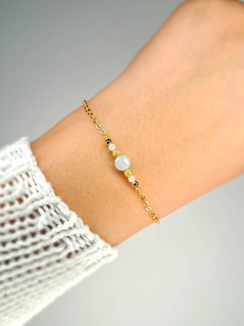 Vergoldetes, Dezentes Aquamarin-Armband von GemsJewelsbyAnni