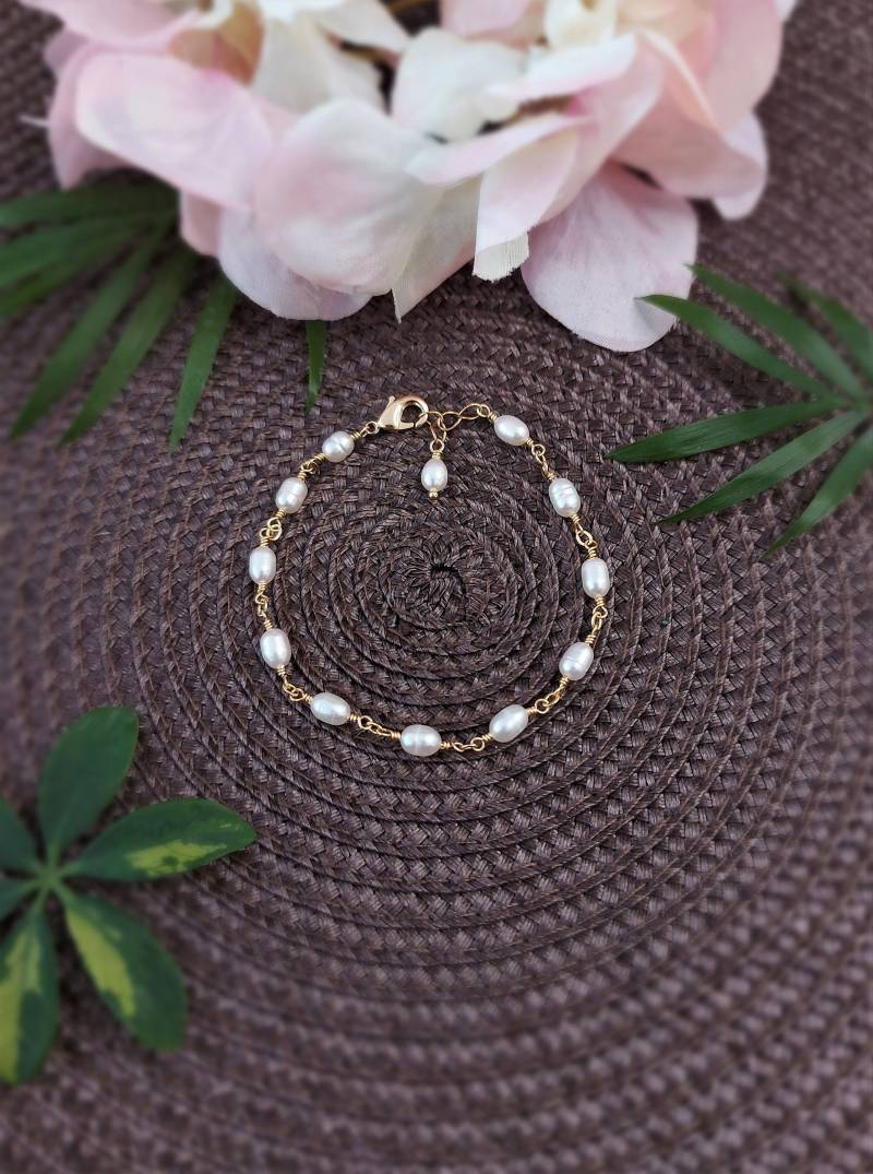 Vergoldetes Armband Mit Süßwasserperlen Vergoldetes Armband Mit Süßwasserperlen von GemsJewelsbyAnni