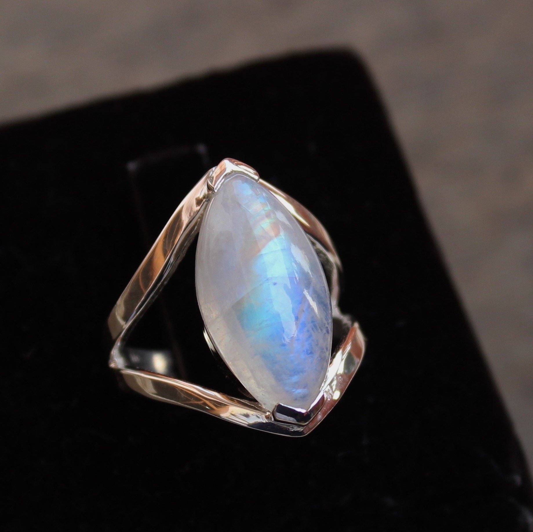 Regenbogen Mondstein Ring Sterling Silber Schmuck, Bunter Natürlicher Blitz Mondstein, Geschenk Für Sie, Statement Ringe, Jubiläumsgeschenk, Boho von GemsNjewelrystudio