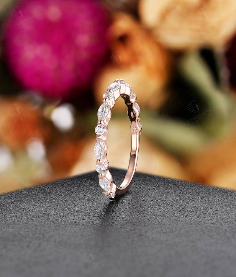 14K Rose Gold Ehering Frauen Diamant Moissanit Ring Einzigartige 3/4 Ewigkeit Braut Passenden Versprechen Jahrestag Für Sie von GemsOdes