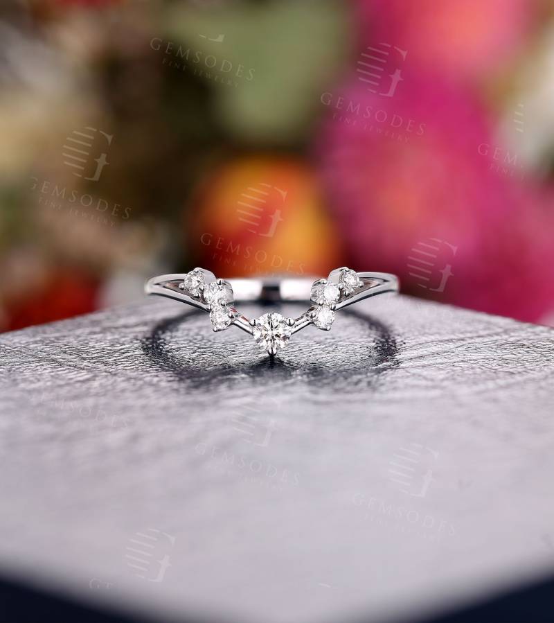 Antiker Diamant-Ehering, Frauen-Weißgoldring, Einzigartiger Natürlicher Gebogener Diamantring, Stapelbarer Passender Versprechen-Jubiläumsring von GemsOdes