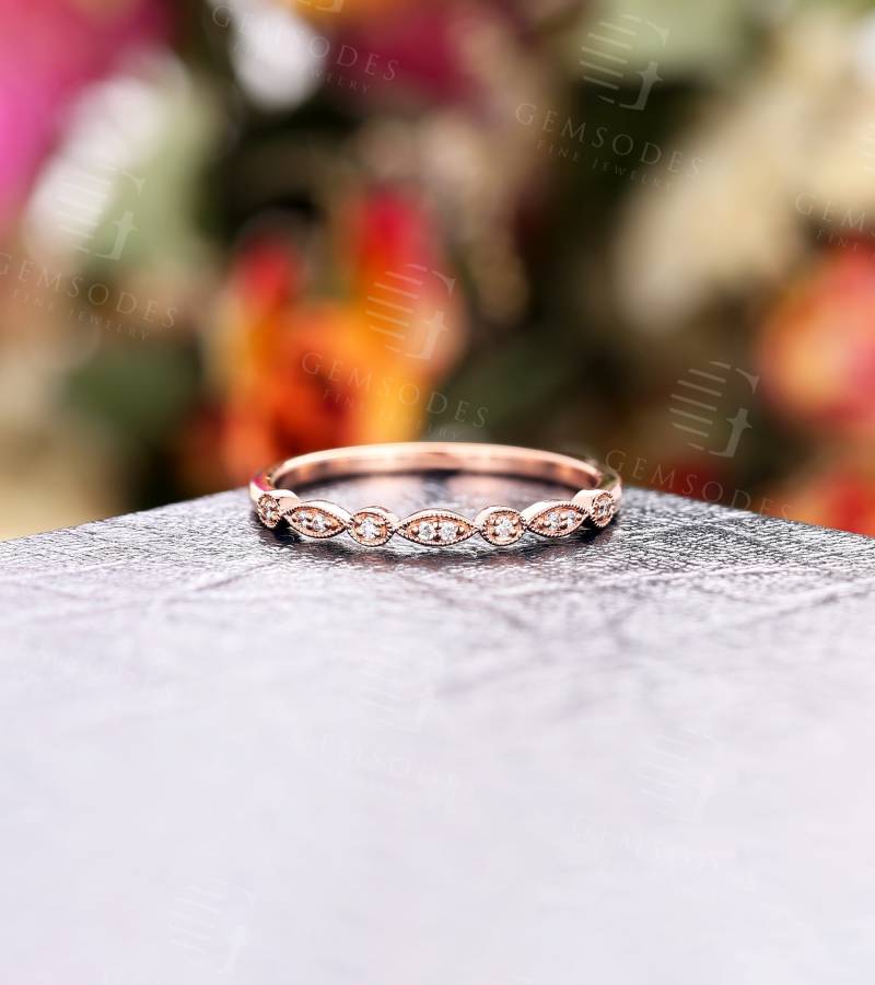 Art-Deco-Ehering Diamant-Weißgold-Frauen-Weinlese Milgrain Antique Brautschmucksachen Stapeln Passender Versprechen Ring Jubiläumsring von GemsOdes