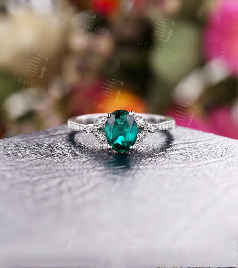 Lab Smaragd Verlobungsring 14 Karat Weißgold Ovalschliff Vintage Halo Moissanit Halbe Ewigkeit Hochzeit Frauen Schmuck Geburtsstein Jahrestag Ring von GemsOdes