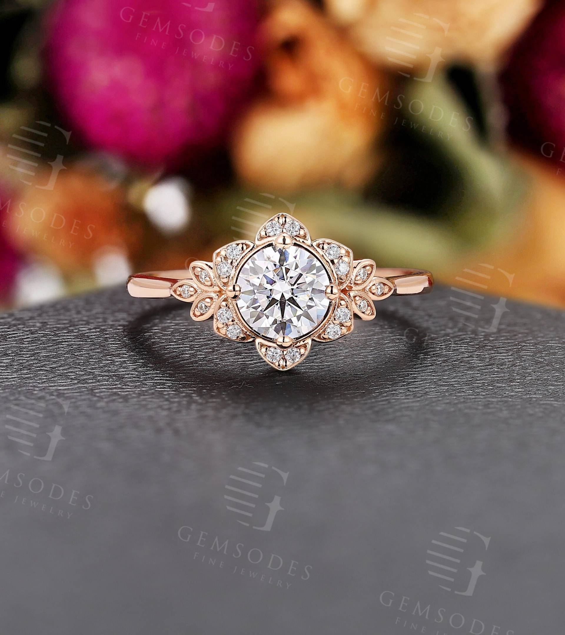 Moissanite Verlobungsring Vintage Rose Gold Rundschliff Ring Diamant Halo Braut Art Deco Krappen Set Jubiläum Versprechen Ring von GemsOdes