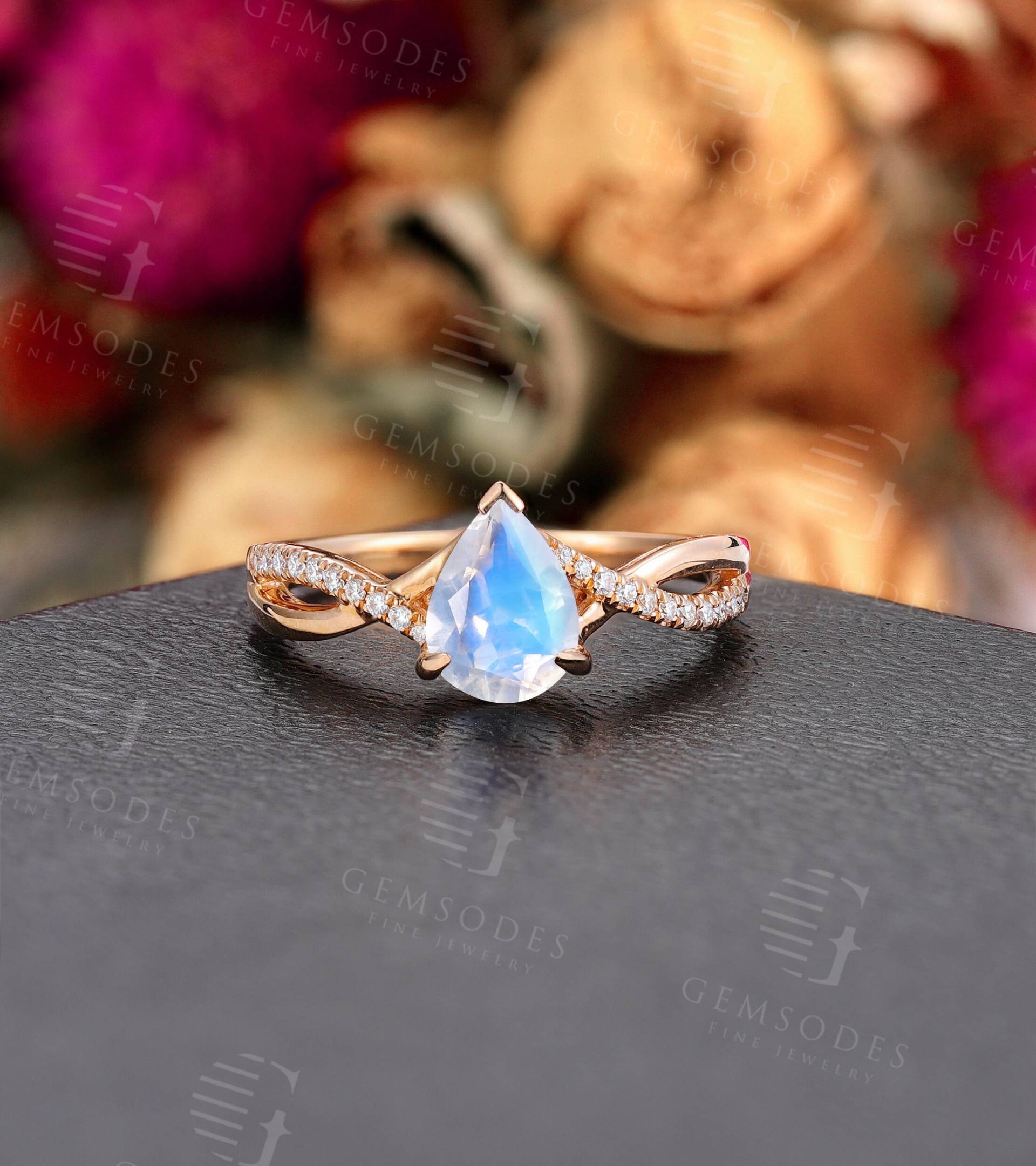 Mondstein Verlobungsring, Vintage Rose Gold Ring, Pear Cut Twisted Ehering, Sind Deco Moissanite Brautring, Versprechen Jahrestag Ring von GemsOdes