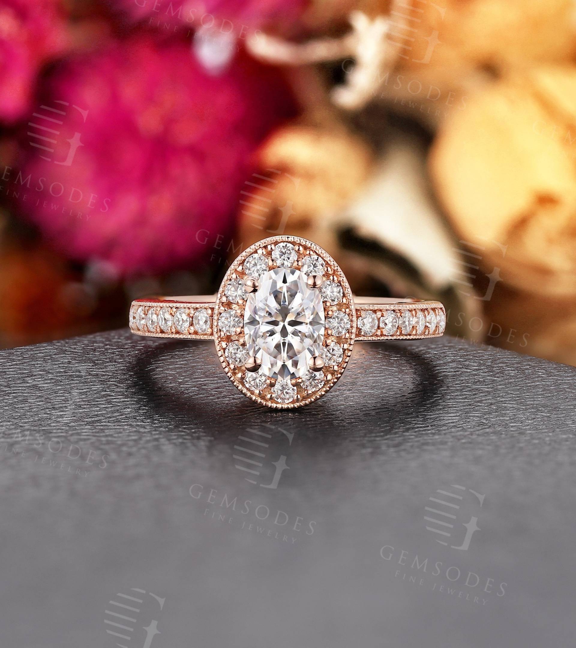 Oval Geschnitten Moissanite Verlobungsring Milgrain Vintage Rose Gold Ring Half Eternity Pave Band Halo Set Runde Krappen Jubiläumsring von GemsOdes