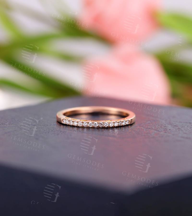 Vintage Diamant Hochzeitsband Frau Weiß Gold Halb Ewigkeit Brautschmuck Stapelring Passend Zierlich Antik Versprechen Jubiläumsring von GemsOdes