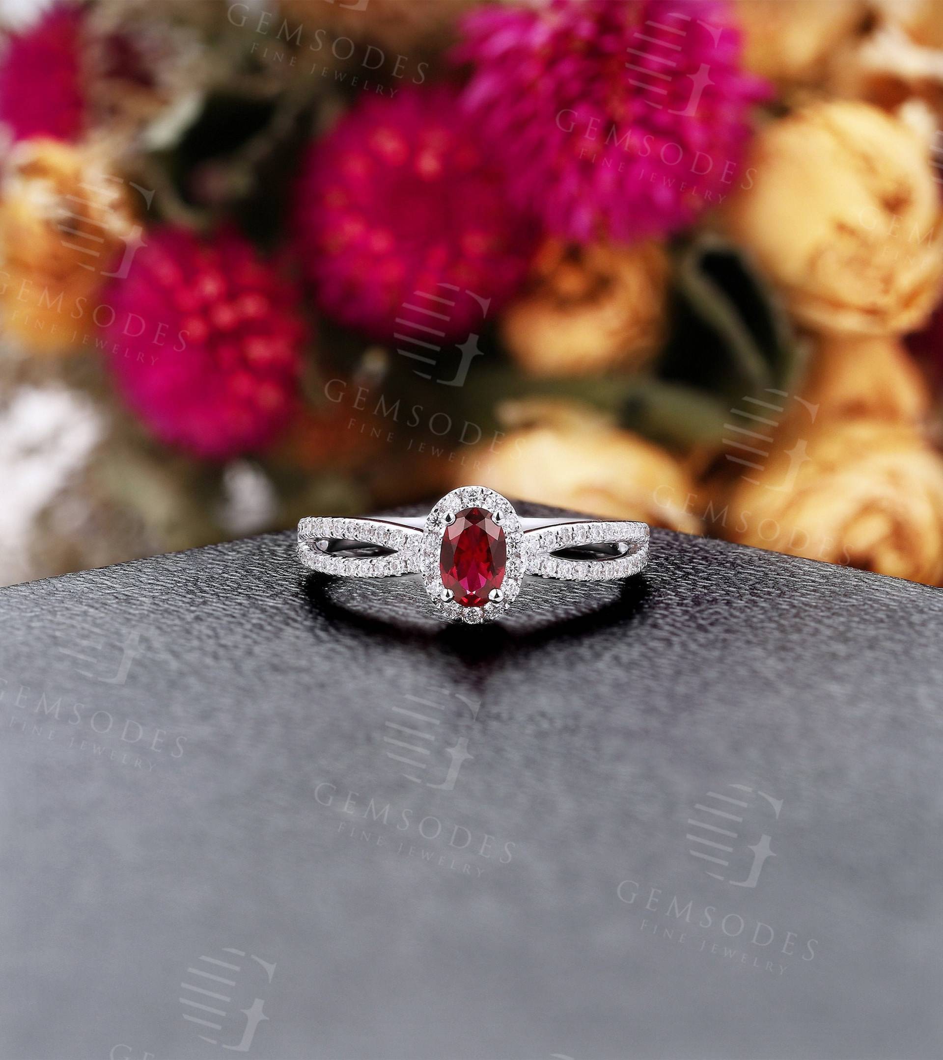 Vintage Lab Rubin Verlobungsring Ovaler Diamantring Halbe Ewigkeit Ring Art Deco Halo Milgrain Diamant Für Frauen von GemsOdes