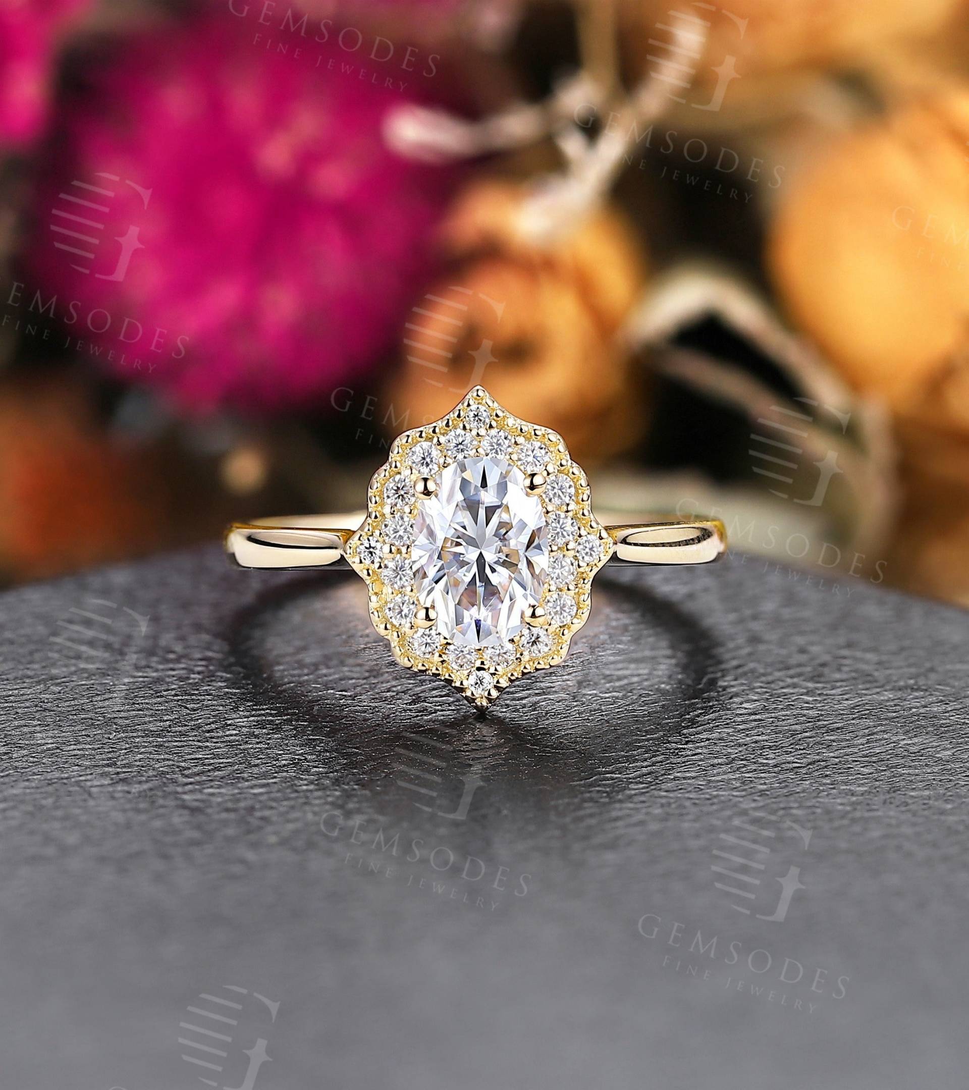 Vintage Moissanite Verlobungsring Ovalschliff Gelbgoldring Diamant Halo Milgrain Ring Art Deco Krappensatz Versprechen Jubiläumsring von GemsOdes