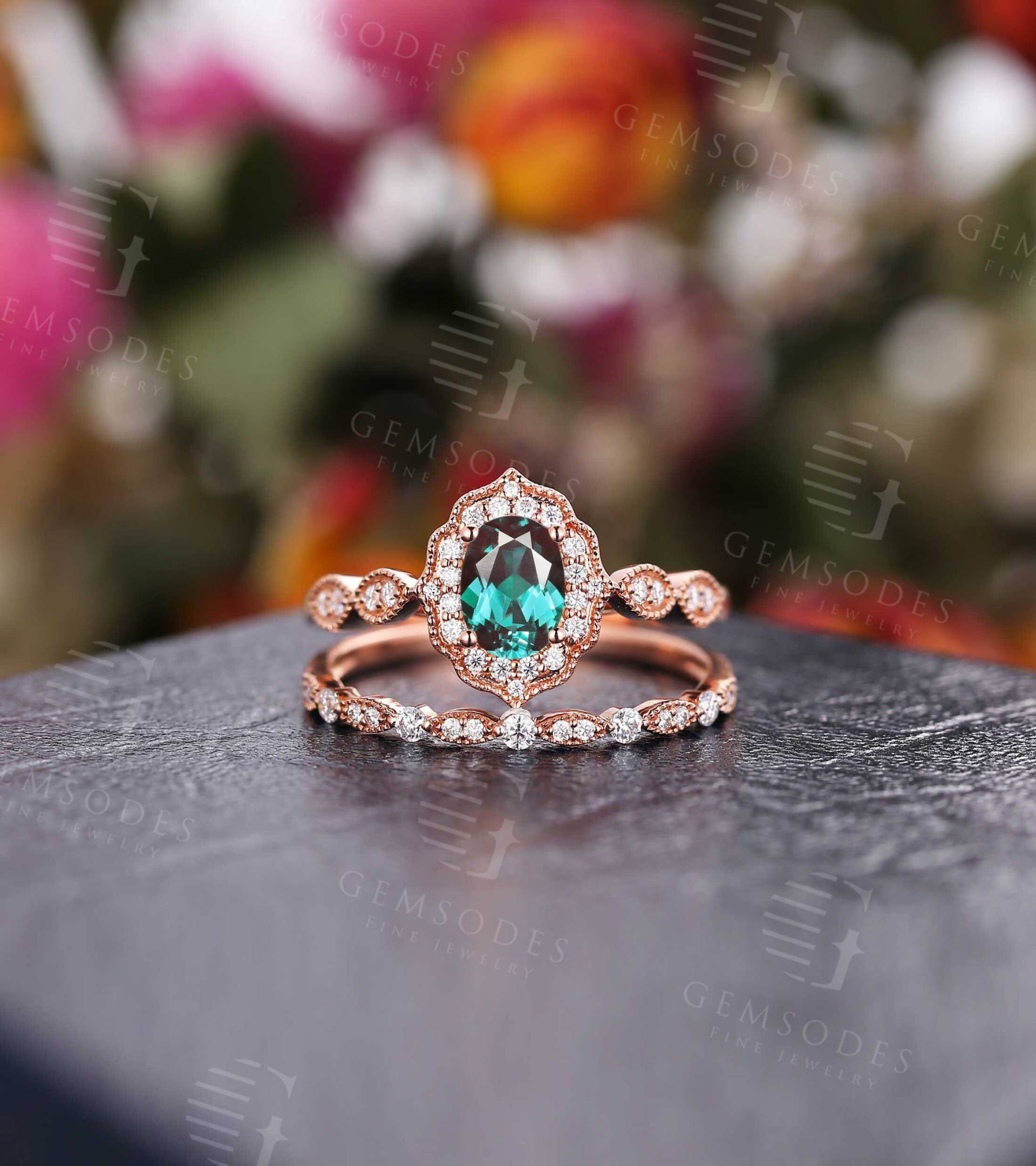 Vintage Oval Alexandrit Verlobungsring Set Art Deco Rosegold Ehering Antik Heiligenschein Moissanit Milgrain Braut Jahrestag Ring von GemsOdes