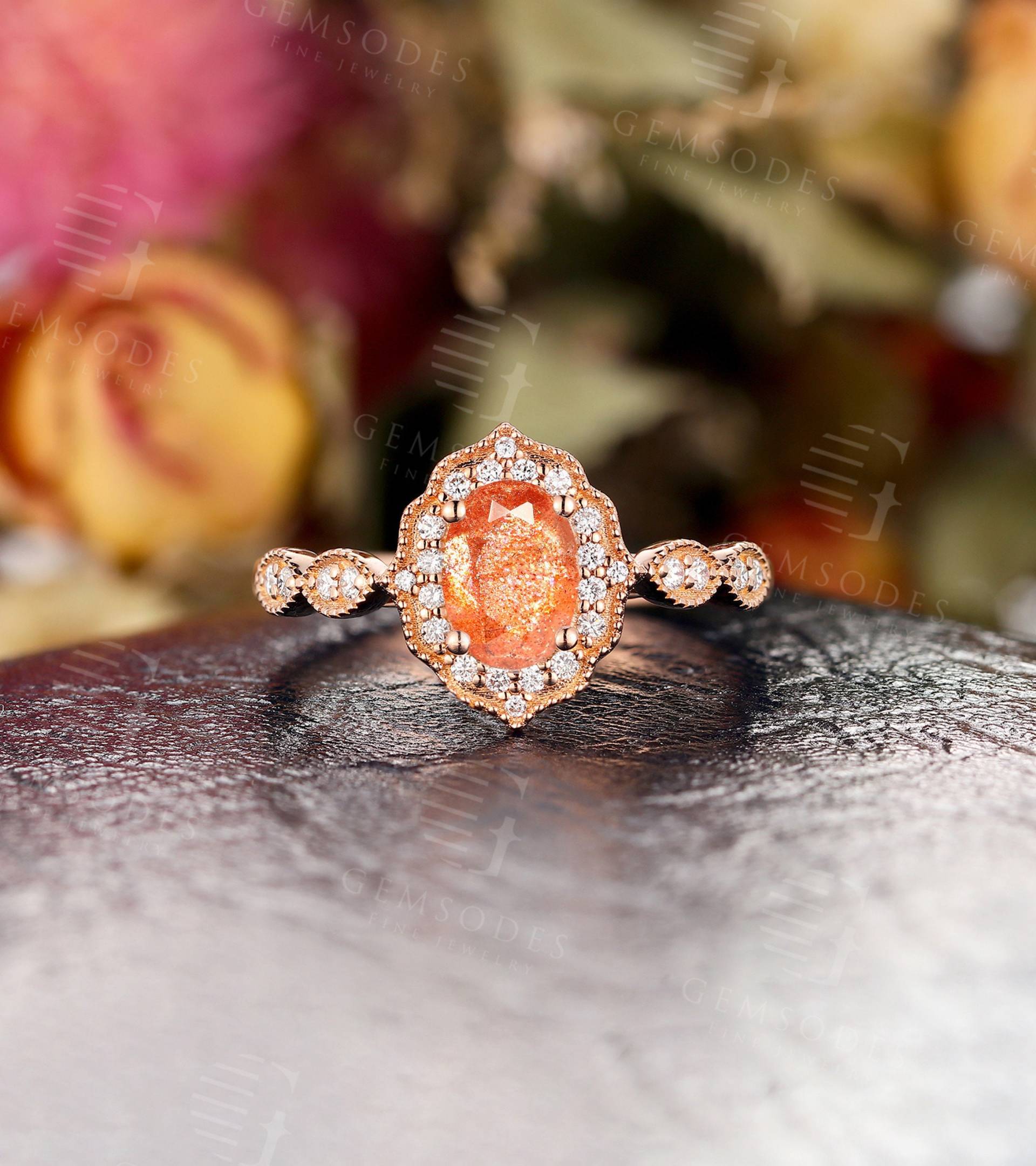 Vintage Oval Cut Afrika Sunstone Verlobungsring Rose Gold Ehering Art Deco Moissanite Ring Halo Diamantring Milgrain von GemsOdes