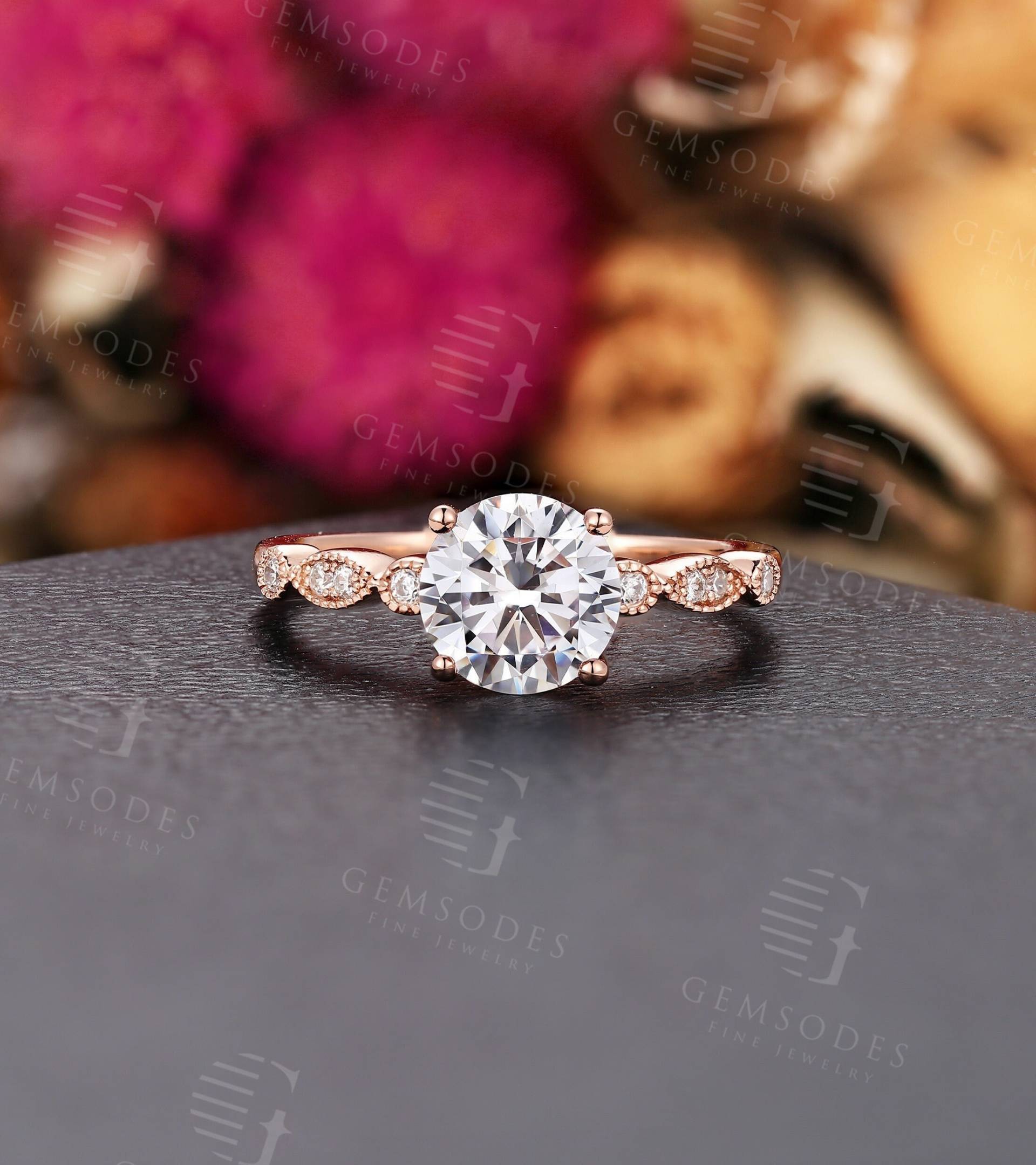 Vintage Runder Form Moissanit Verlobungsring Rosegold Ring Zierlicher Milgrain Zacken Set Gelbgold Jahrestag von GemsOdes