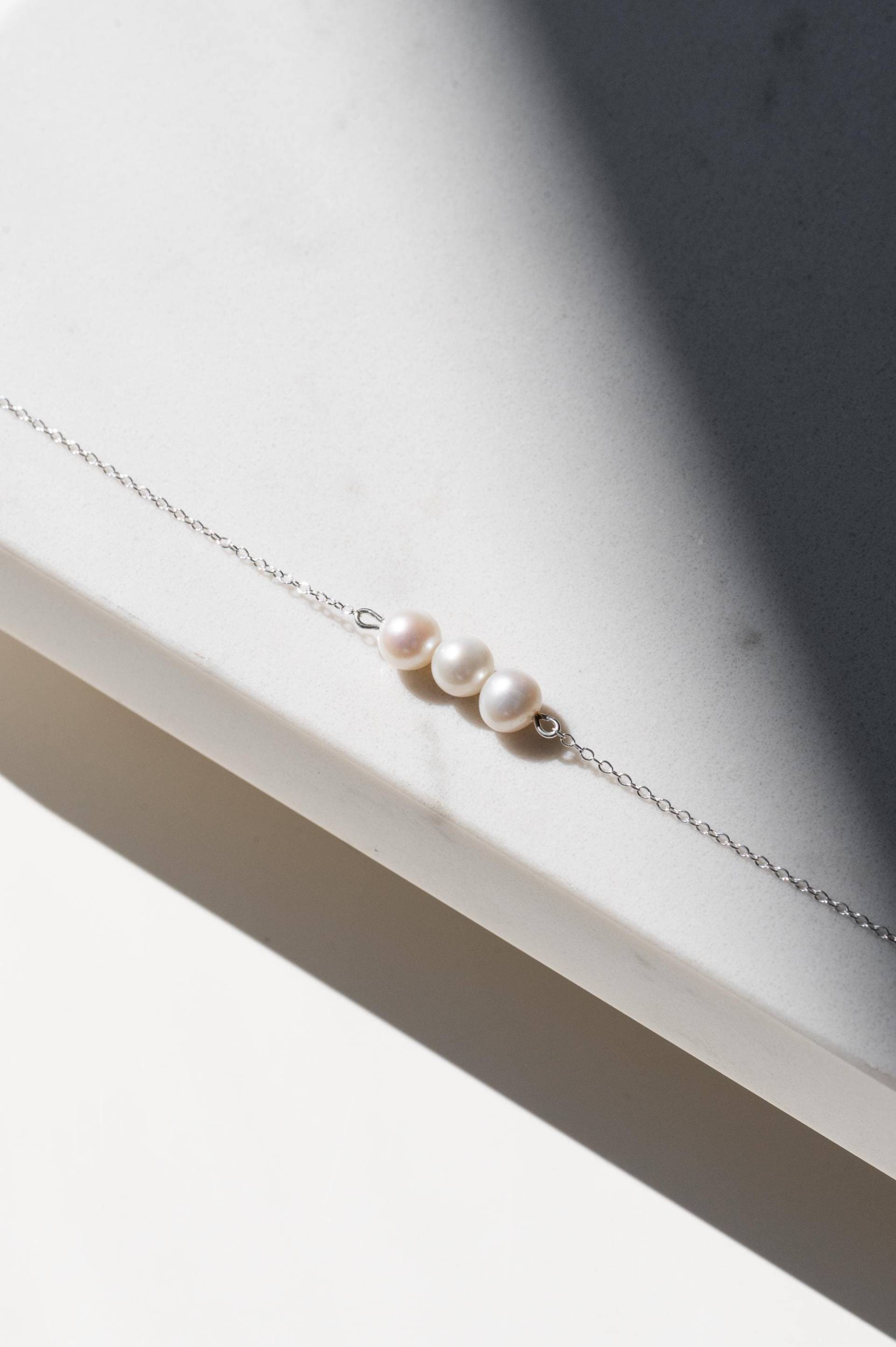 Drei Perlenkette - Sterling Silber Drei Perlenkette - Sterling Silber von GemsandJuniper