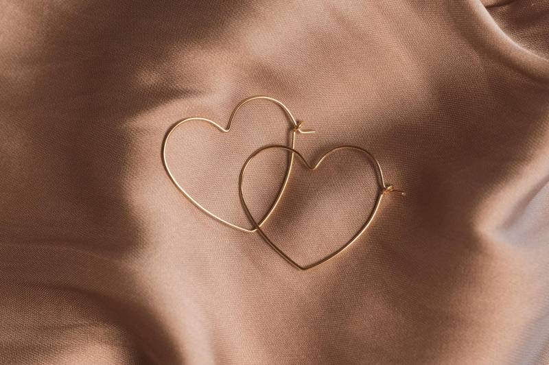 Herz Creolen - 14K Gold Filled Herz Creolen - 14K Gold Filled von GemsandJuniper