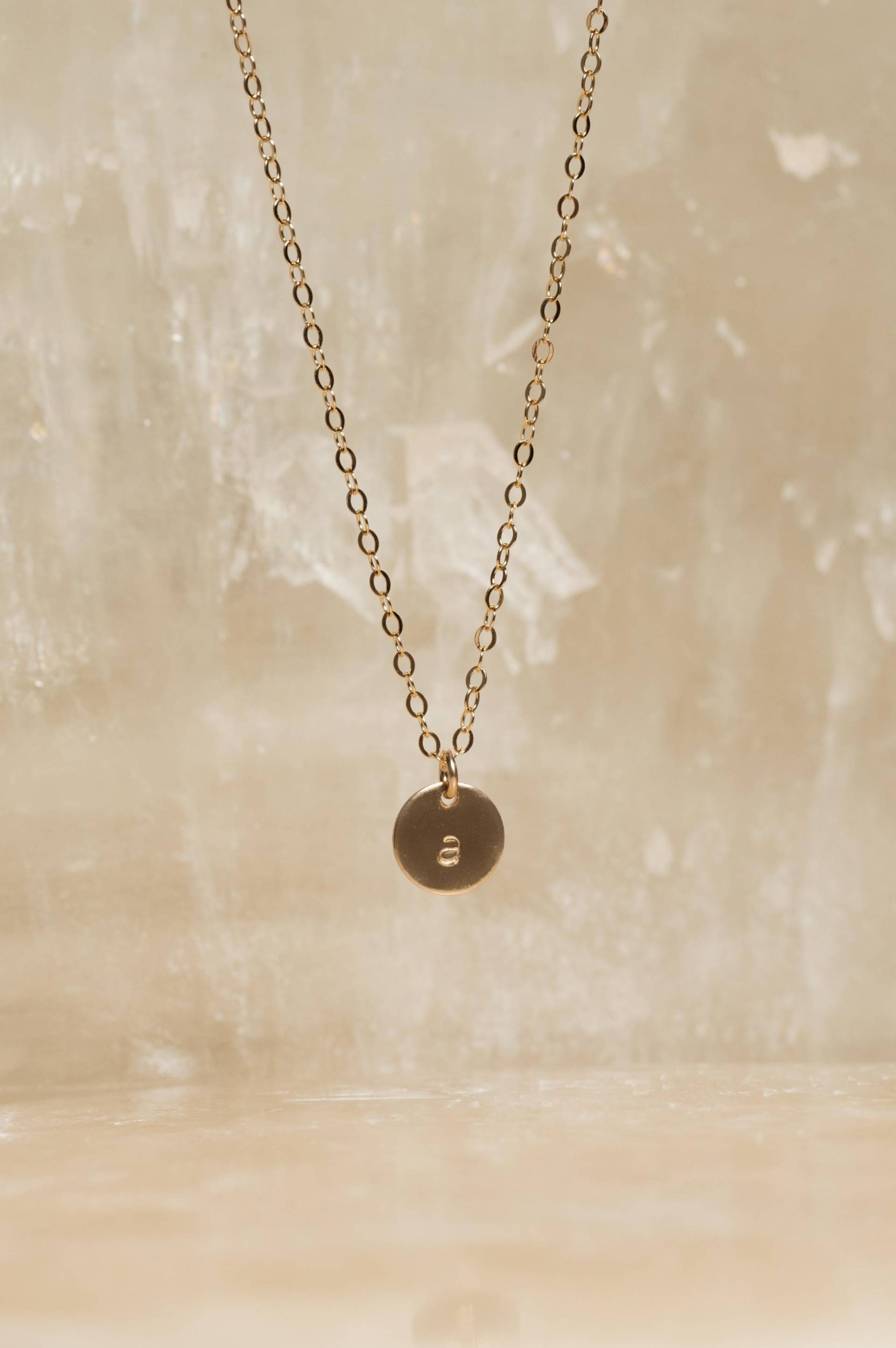 Initial Anhänger Halskette - Personalisiert 14K Gold Filled Initial Anhänger Halskette - Personalisiert 14K Gold Filled von GemsandJuniper