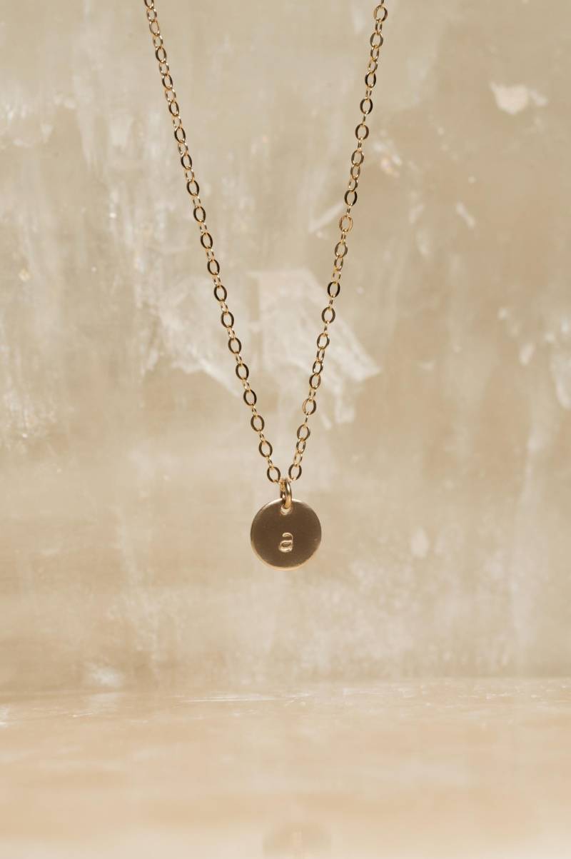 Initial Anhänger Halskette - Personalisiert 14K Gold Filled Initial Anhänger Halskette - Personalisiert 14K Gold Filled von GemsandJuniper