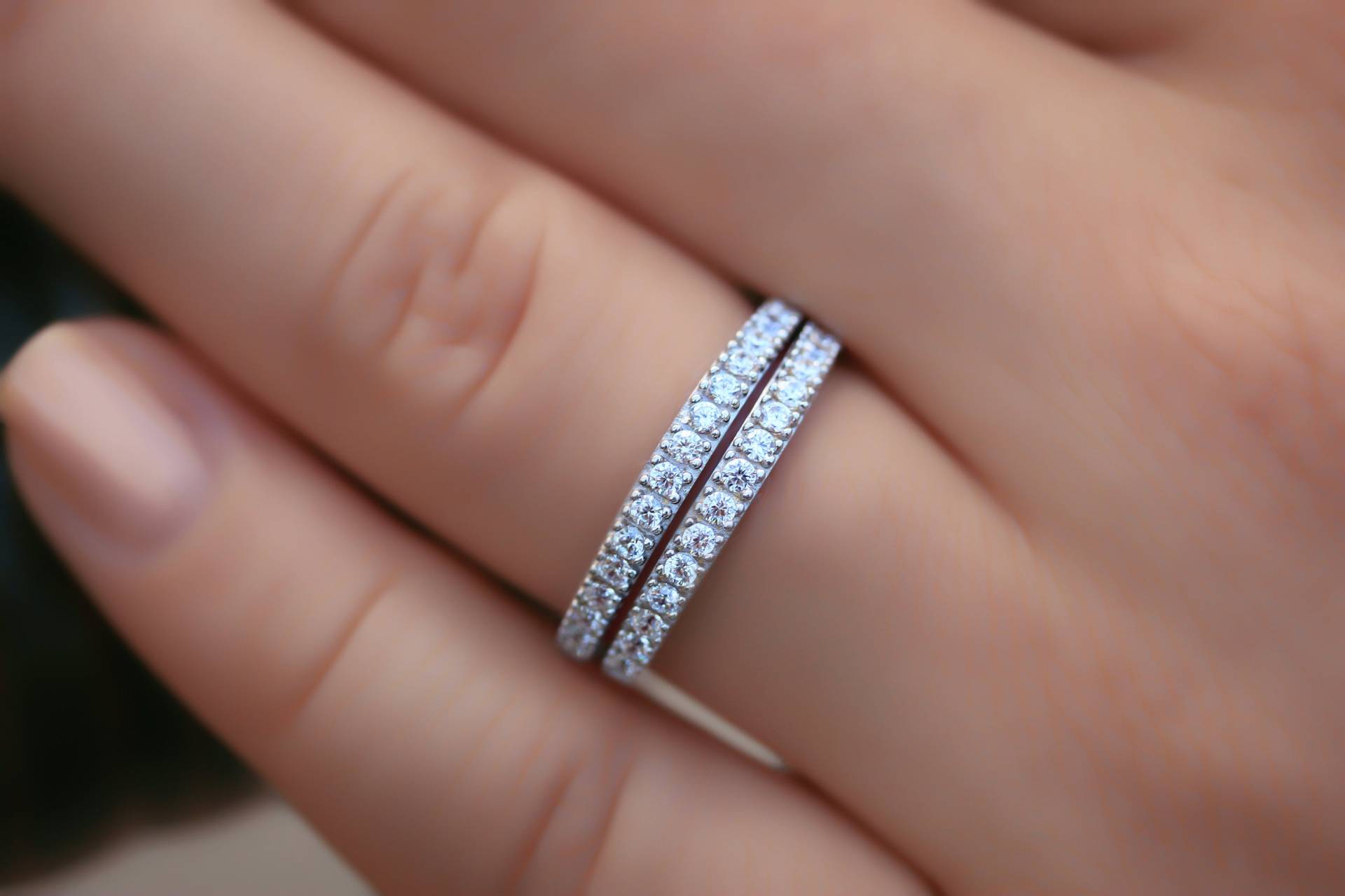 Eternity Ring Set | Frauen Hochzeit Halbe Ewigkeit Ring Band Stapelring Band Moissanit Diamant Ehering Set Geburtstagsgeschenk von GemsandKarats