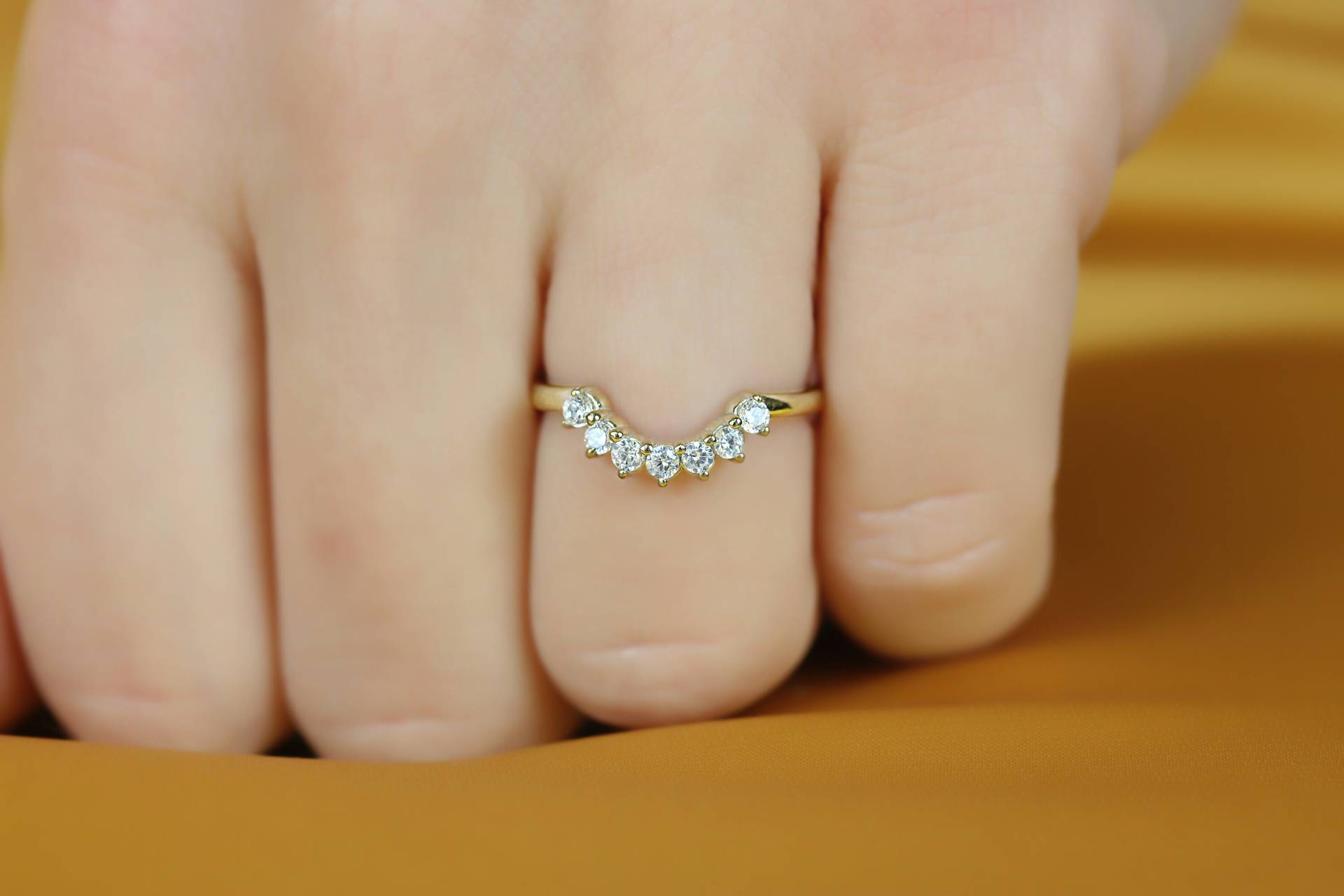 Geschwungener Diamantring | Frauen Zierlicher Ehering 14K Gold Geschwungene Ringschiene Einzigartiges Geschenk Für Sie Natürlicher Diamant von GemsandKarats