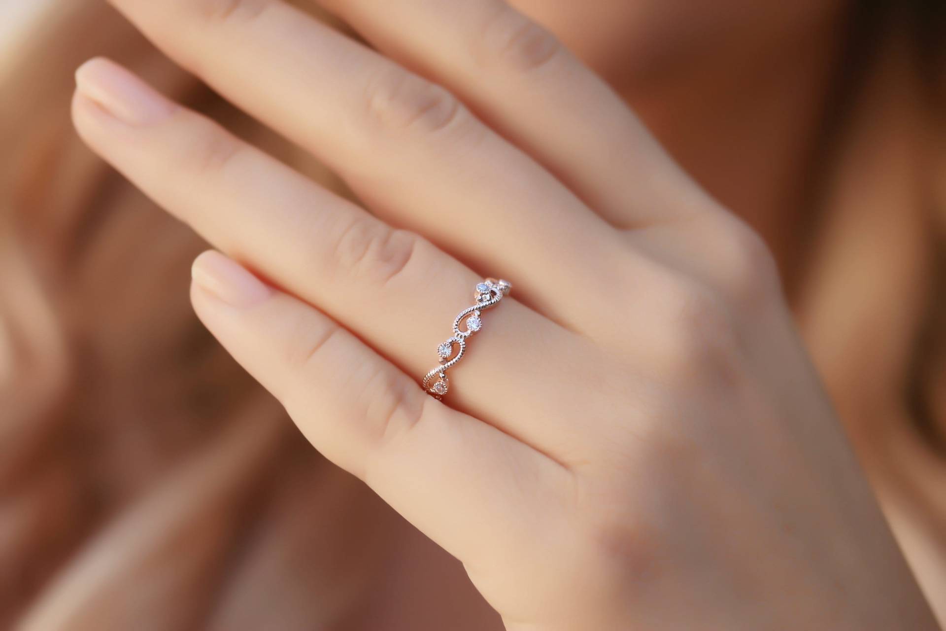 Infinity Ring | Winzig Diamant Ehering Band Rosegold Infinity Ringschiene Für Hochzeit Handgemachter Zierlicher von GemsandKarats