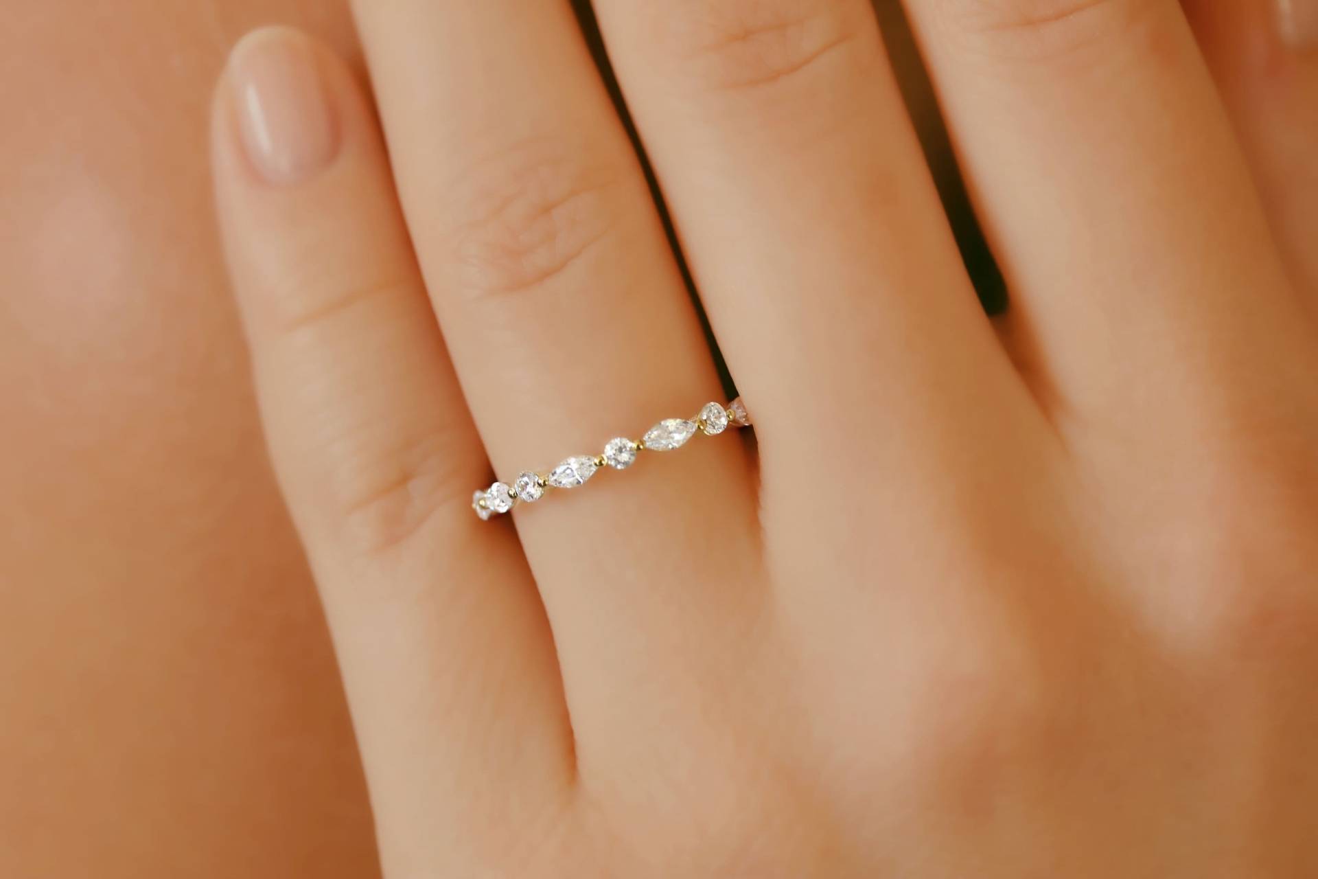 14K Gold Hochzeit Band Runde Und Marquise Hälfte Eternity Stapelbar Ring Diamant Ehering, Statement Brautring Geschenk Für Sie von GemsandKarats