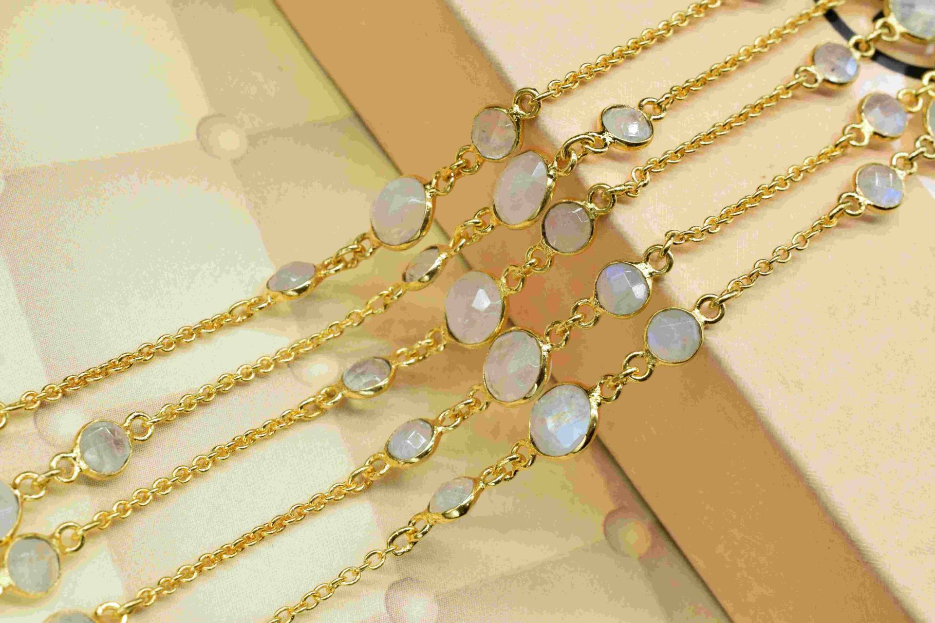 Mondstein Runde Bezel Perlen Rosenkranz Kette, Regenbogen Schmuck Verbinder Kette Verbinder, Vergoldete Edelstein Armband Mondstein Runde Bezel Perlen Rosenkranz Kette, Regenbogen Schmuck Verbinder Kette Verbinder, Vergoldete Edelstein Armband von GemscollectionsHUB