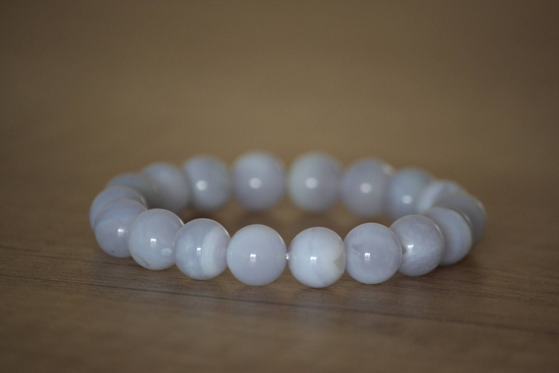 10mm Natürliches Blaues Chalcedon Armband Stretch von GemseraCrafts