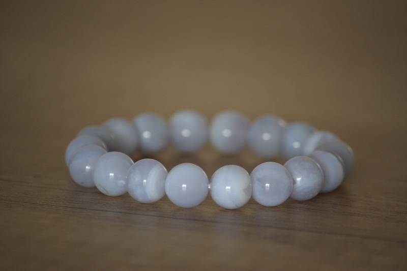 10mm Natürliches Blaues Chalcedon Armband Stretch 10mm Natürliches Blaues Chalcedon Armband Stretch von GemseraCrafts