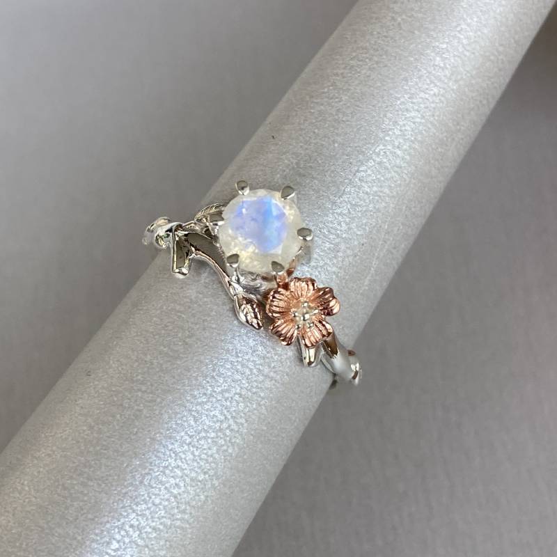 Regenbogen Mondstein Und Rosegold Kirschblüten Zweig Ring - Größe 8 1/4 Us 925 Sterling Silber Verlobungsring Ehering Statement von GemsfieldShop