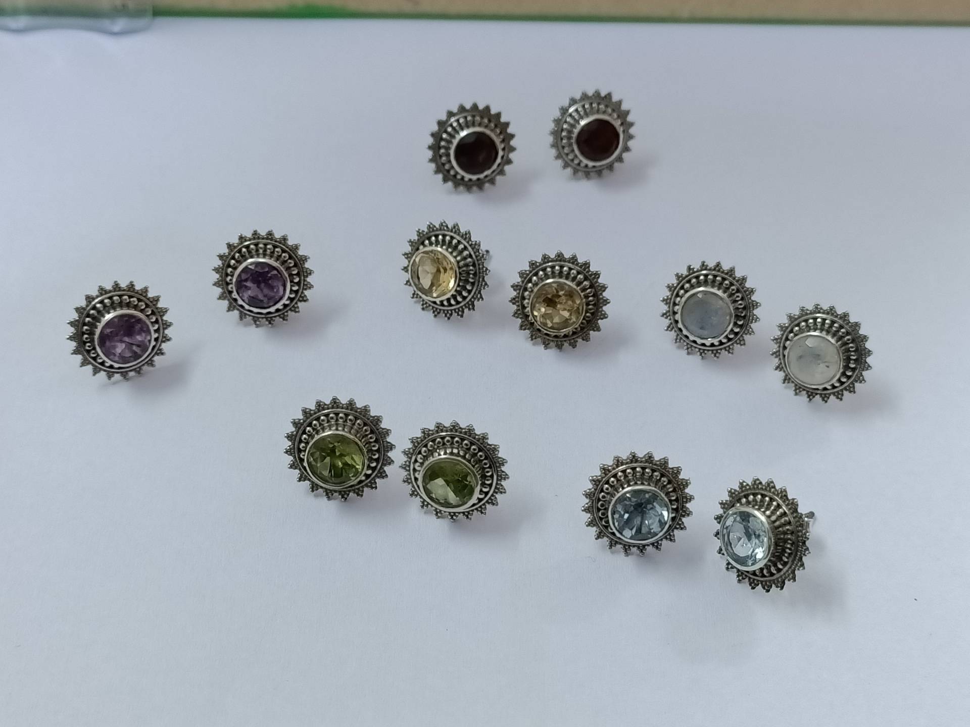 sterling Silber Ohrstecker Mit Runden Edelstein Optionen Aquamarin, Amethyst, Citrin, Regenbogen Mondstein, Peridot, Granat Ohrstecker sterling Silber Ohrstecker Mit Runden Edelstein Optionen Aquamarin, Amethyst, Citrin, Regenbogen Mondstein, Peridot, Granat Ohrstecker von GemshopByShanta
