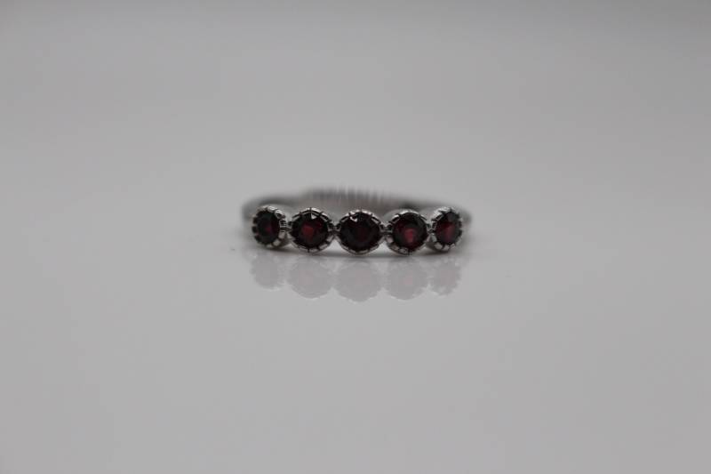 Granat Facettiert Statement-Ring Versilbert Verstellbare Größen Geschenkidee Granat Facettiert Statement-Ring Versilbert Verstellbare Größen Geschenkidee von GemsoShop