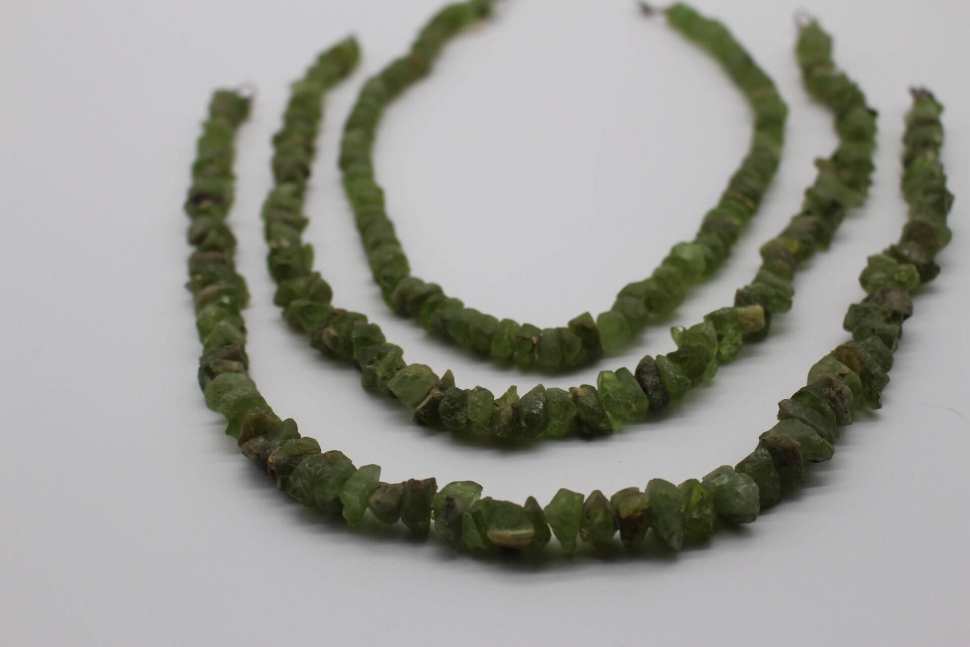 Peridot Halskette Rohsteine Unbehandelt 45cm Naturstein Edelstein Heilstein Peridot Halskette Rohsteine Unbehandelt 45cm Naturstein Edelstein Heilstein von GemsoShop