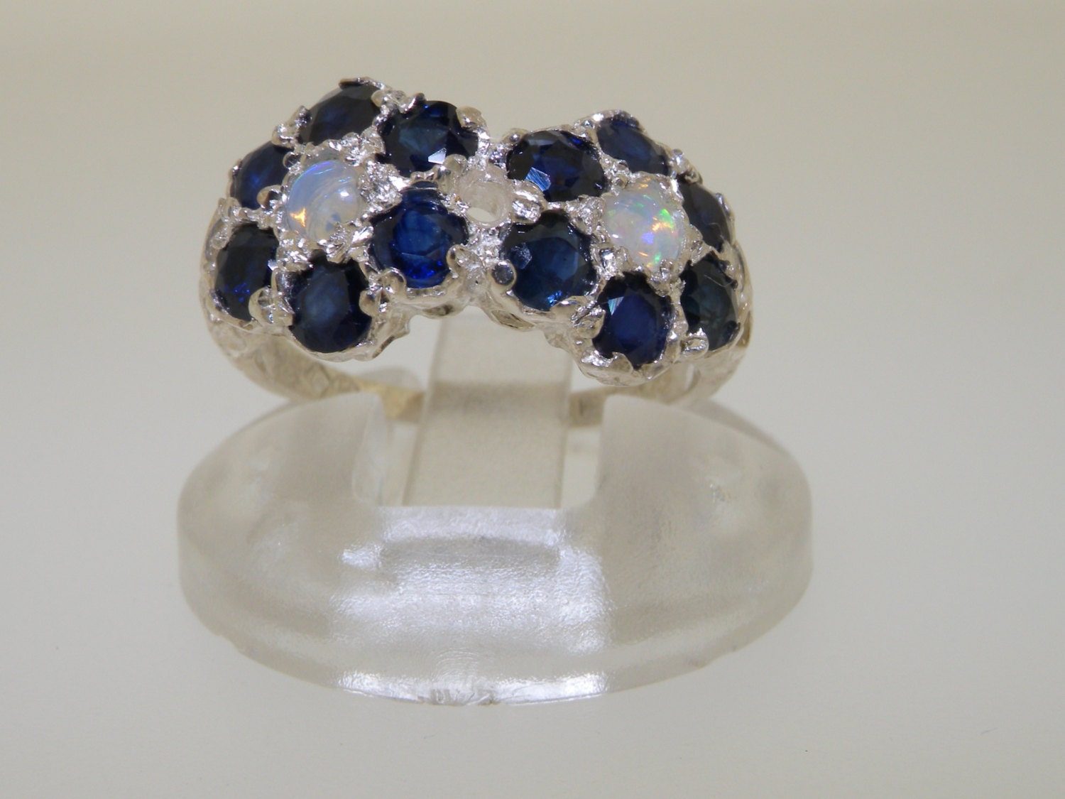 Sample Sale Us Größe 5 Uk Au J 1/2 Doppel Daisy Ring, Sterling Silber Bunter Opal & Dunkelblauer Saphir Schriftrolle Geschnitzt Zwei Blumen Ring Sample Sale Us Größe 5 Uk Au J 1/2 Doppel Daisy Ring, Sterling Silber Bunter Opal & Dunkelblauer Saphir Schriftrolle Geschnitzt Zwei Blumen Ring von GemsofLondon