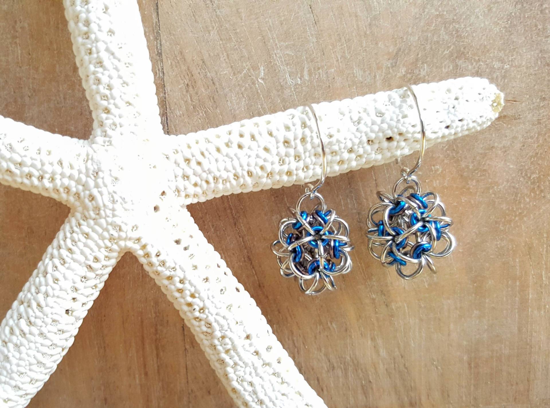 Blase - Royal Blue Und Hämatit Chainmaille Ohrringe Ohrringe. Geschenk Für Sie Blase - Royal Blue Und Hämatit Chainmaille Ohrringe Ohrringe. Geschenk Für Sie von Gemsofsummer