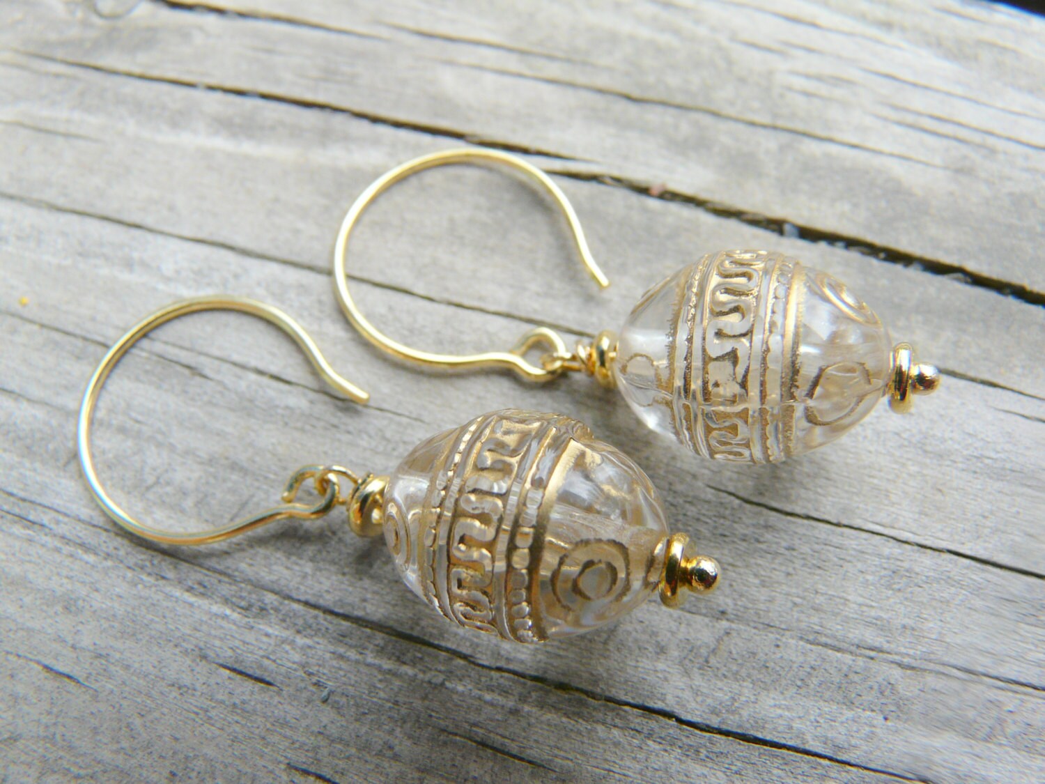 Gold Und Durchscheinende Lucite Art Deco Ohrringe. Leichte Gold Und Durchscheinende Lucite Art Deco Ohrringe. Leichte von Gemsofsummer
