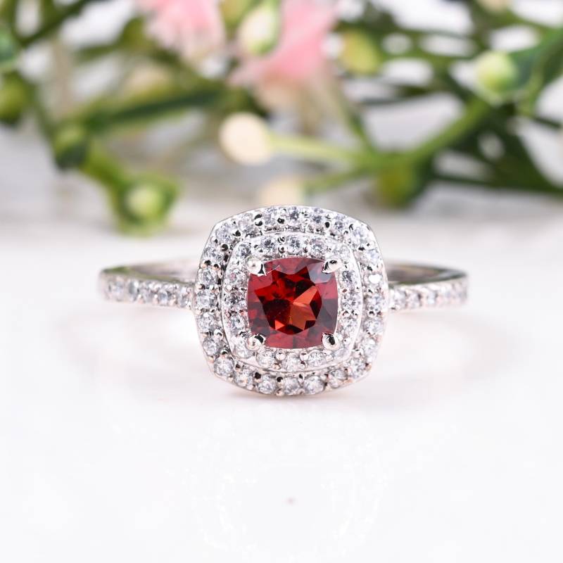 Granat Ring Zierliche Rote Kristall Januar Birthstone Handgemachte Schmuck Geschenk Für Frauen Valentine Vintage Red Solitaire Versprechen von Gemsstudiobysunvesta