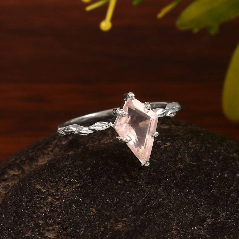 Rosenquarz Ring Drachenform Handgemachtes Geschenk Personalisierte Für Mutter 925 Sterling Silber Schmuck Frauen von Gemsstudiobysunvesta