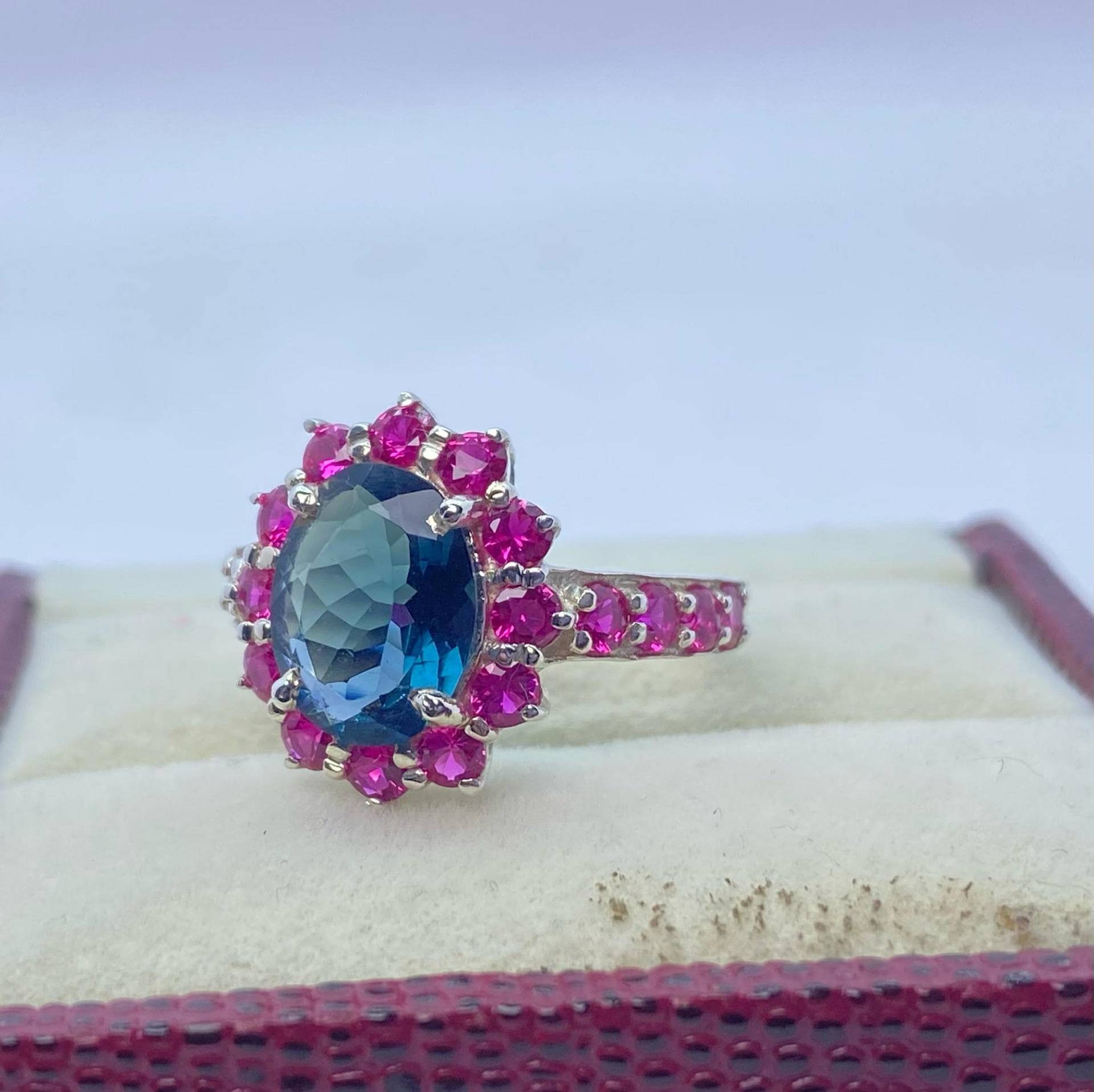 London Blautopas Ring Oval Cut Einzigartige Braut Hochzeit Floral Ehering Für Frauen Blauer Topas Schmuck Geschenk Sie von Gemsstudiobysunvesta