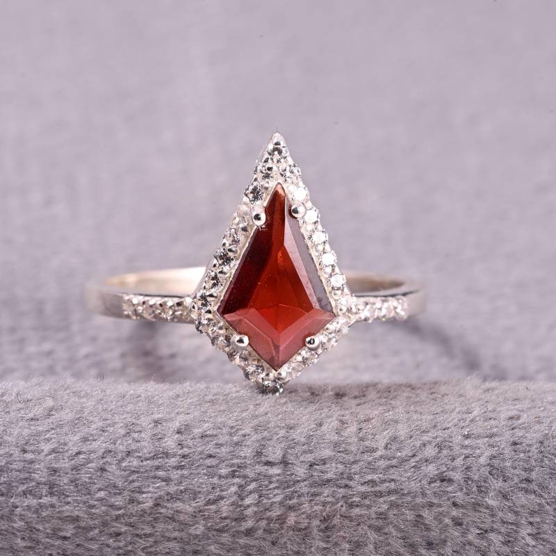 Natürliche Granat Ring Kite Form Roter Edelstein Sterling Silber Freundin Frau Cut Januar Birthstone Schmuck Geschenk Für Mama von Gemsstudiobysunvesta