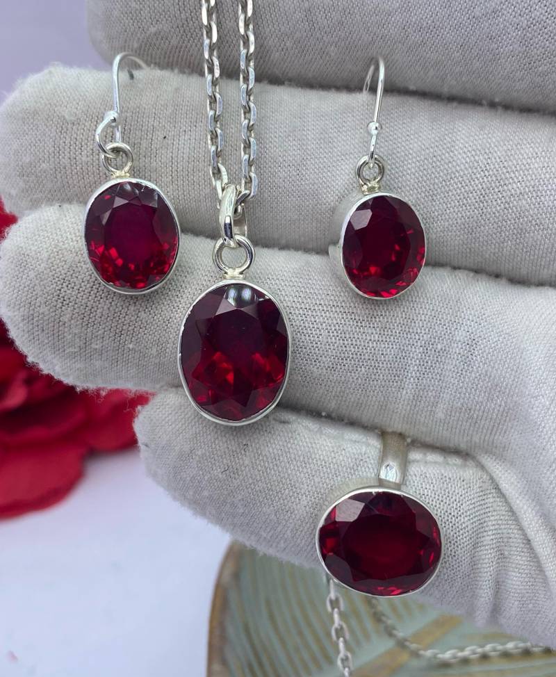 Roter Onyx Schmuck Für Sie Oval Set Brautschmuck Jahrestag Geschenk Anhänger & Ohrring Silber Designer von Gemsstudiobysunvesta