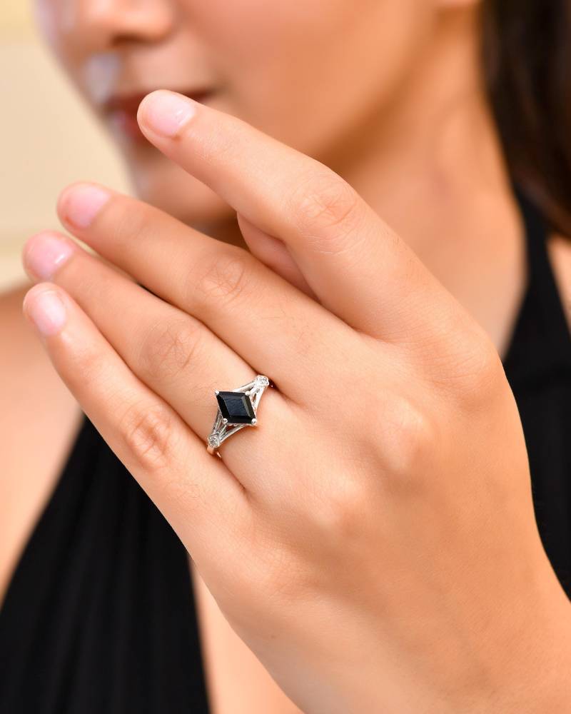 Schwarzer Onyxring Drachenform Ring Einzigartiger Hochzeitsring Statementring Solitärring Versprechensring Valentinsgeschenk Schmuck Perfektes von Gemsstudiobysunvesta