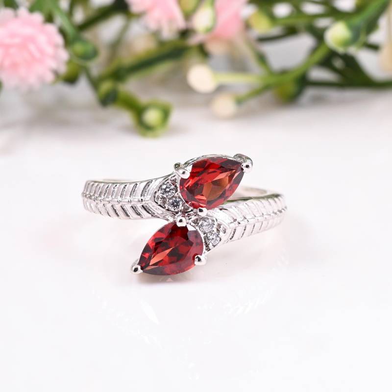 Toi Et Moi Granat Ring Einzigartiger Geburtsstein Jubiläum Geschenk Für Frauen Freundin Versprechen Solitär Rot Gold von Gemsstudiobysunvesta