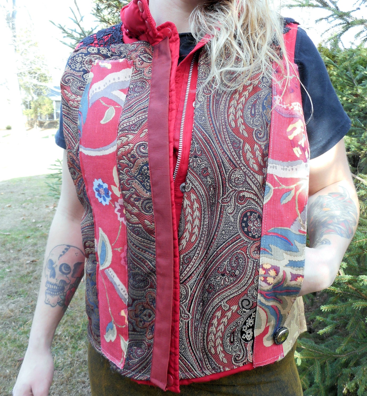 Give Away-Preis, Cut in Half/Up-Cycled Rot Ton Winter Weste/Re-Designted Weste/Kunst Weste/Large von GemstoneAndVintage