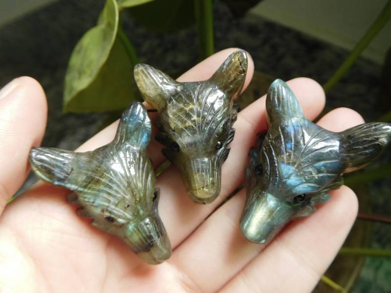 Blauer Labradorit Wolf. Schnitzender Wolfskopf. Wolf Halskette. Handgefertigter Anhänger. Geschnitzter Personalisiertes Geschenk Für Ihn von GemstoneConcept
