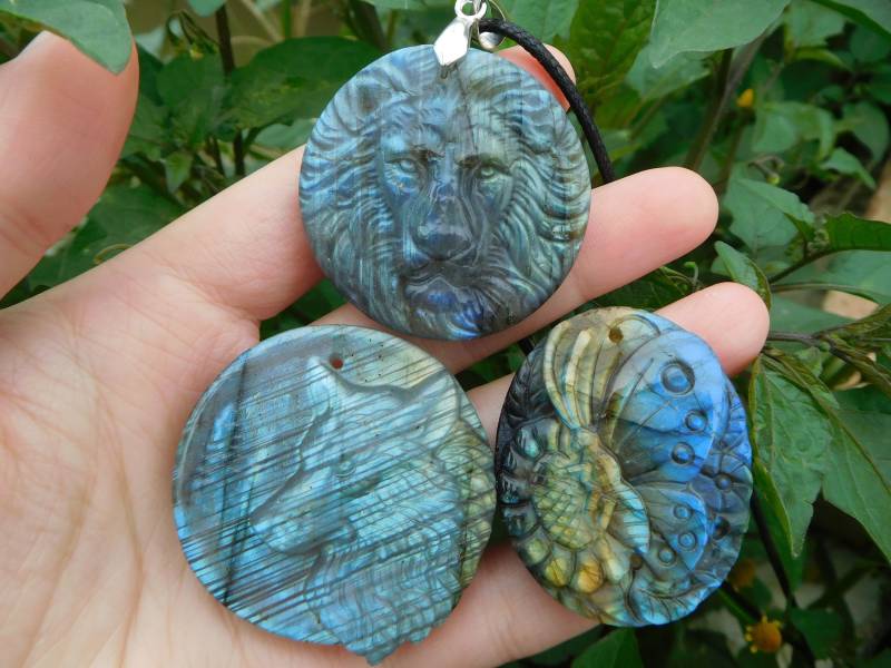Kristall Wolf. Labradorit Löwenkopf. Geschnitzter Löwe Anhänger. Edelstein Löwen Halskette. Löwenhandwerk. Löwe. Geschnitzte Wolfsperle von GemstoneConcept