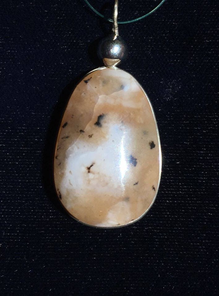 Ermutigende High Plains Opal Anhänger Halskette von GemstoneCreationsND