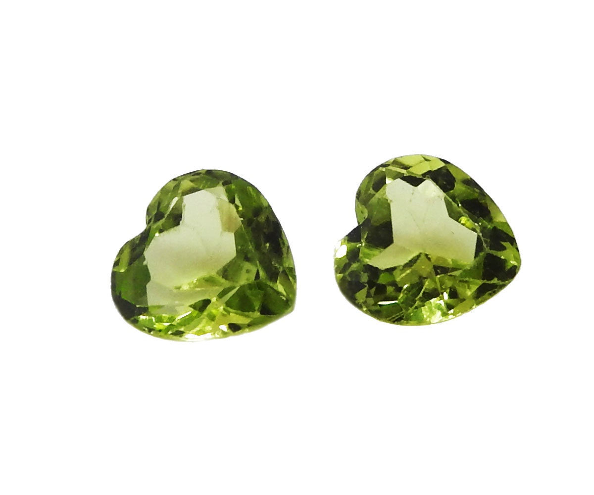 Herz Peridot, Paar Für Ohrringe, Lose Edelsteine, Echter Passendes Paar, Herzform, 5x5 Mm, Edelstein Facettierter Stein Herz Peridot, Paar Für Ohrringe, Lose Edelsteine, Echter Passendes Paar, Herzform, 5x5 Mm, Edelstein Facettierter Stein von Gemstonesforjewelry